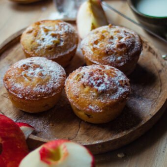 Easy Peasy Apple Cinnamon Cake