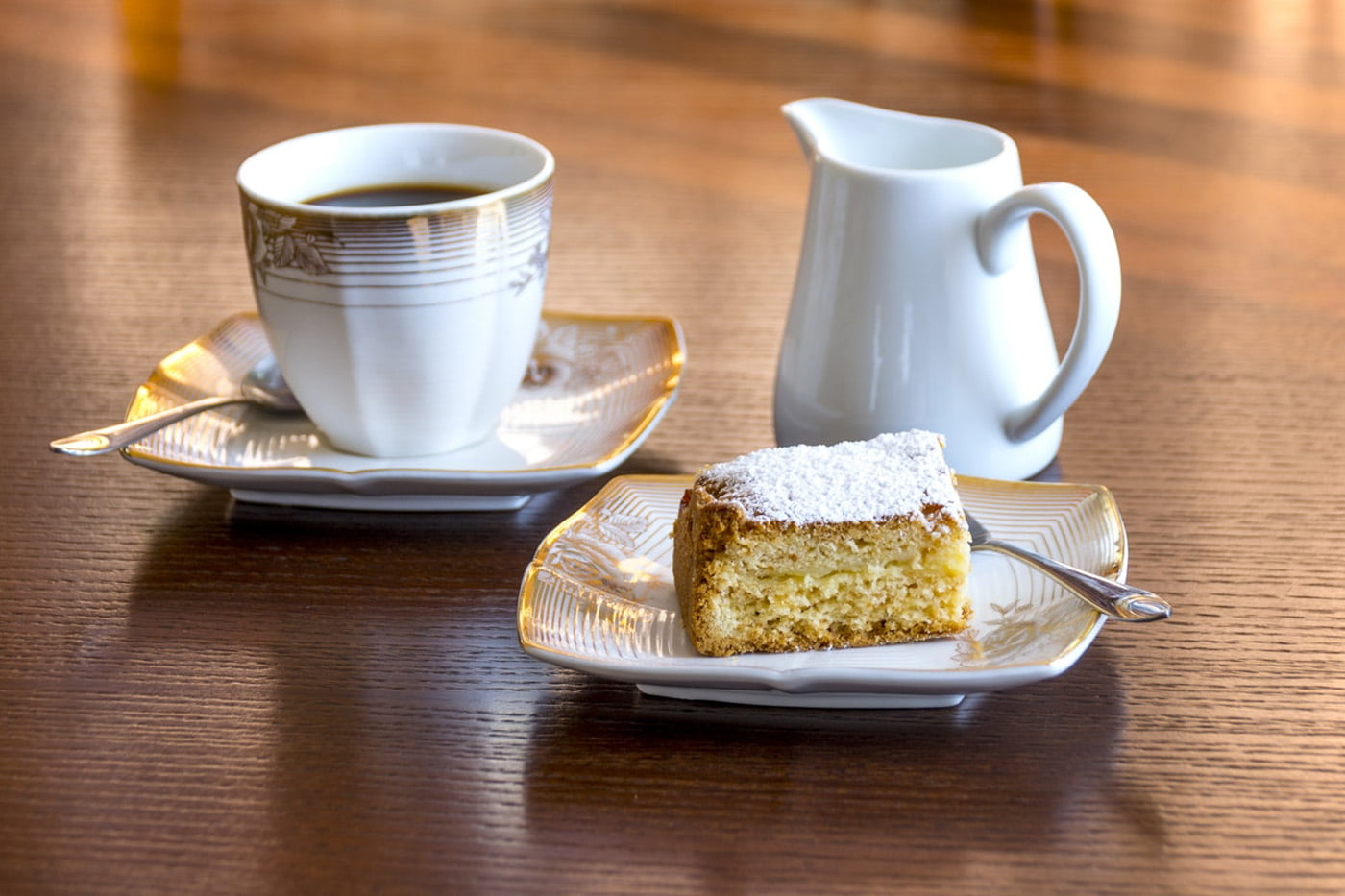 Our Favourite Super Light Banana Cake Recipe (Lactose Free) Vivre Le Rêve