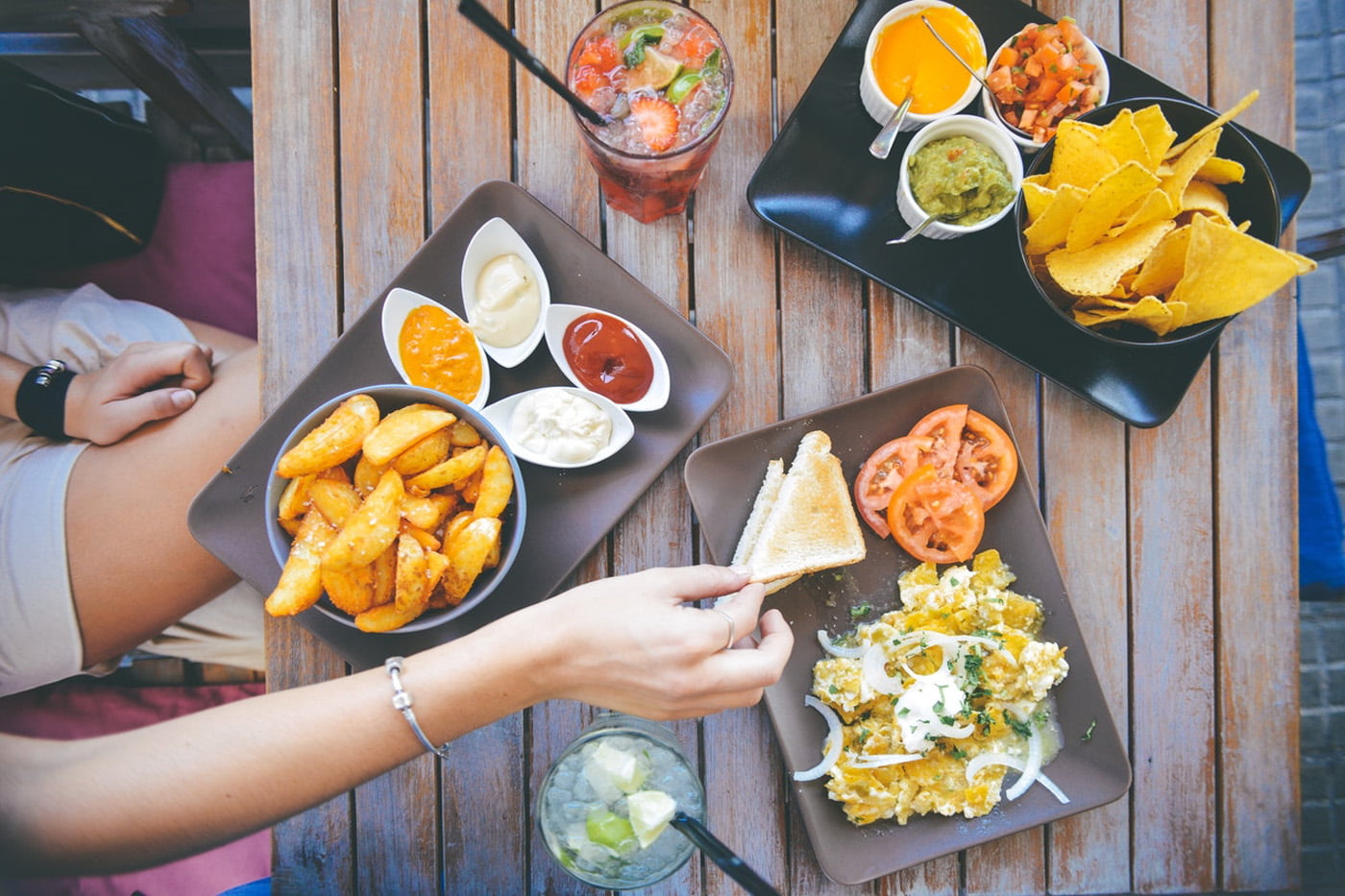 Review & Giveaway: Preparing Your Home for Dining in the Sunshine Months