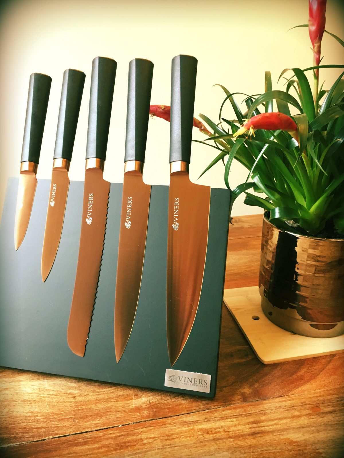 Review Viners Titan Copper 5 Piece Knife Set with Block Vivre Le Rêve