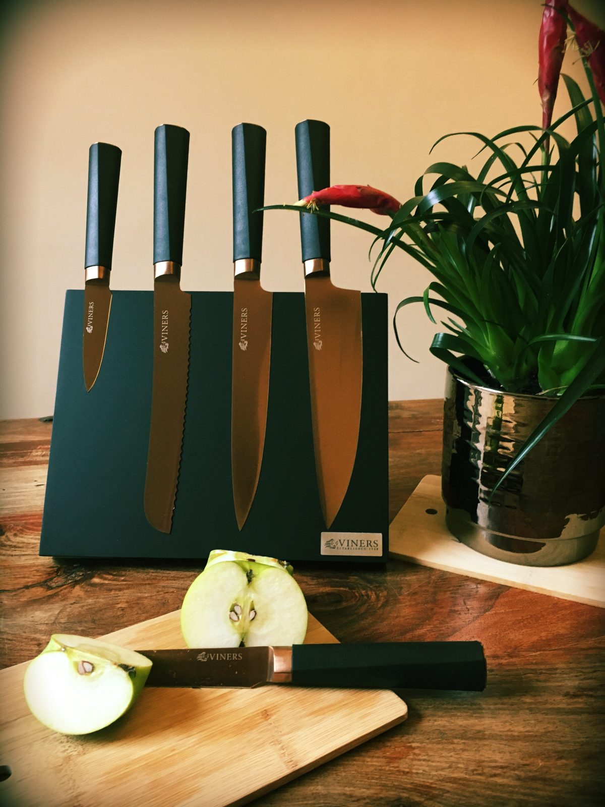 Review Viners Titan Copper 5 Piece Knife Set with Block Vivre Le Rêve