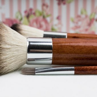 How to Make Your Own Mineral Make Up Foundation
