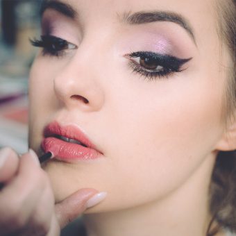 Ways To Make Your Eyes Look Bigger - With & Without Makeup