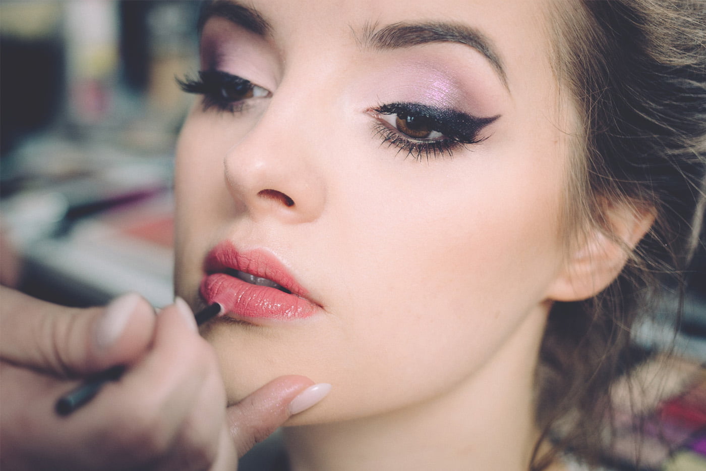 Ways To Make Your Eyes Look Bigger - With & Without Makeup