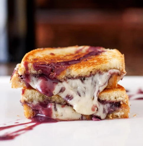  Make delicious grilled cheese with red wine