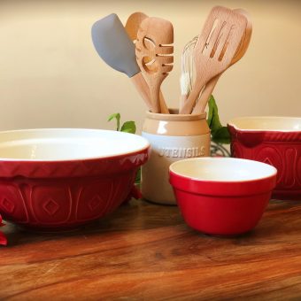 Review & Giveaway: Christmas Baking With Mason Cash