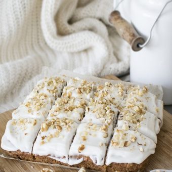 Super Easy Crunchy Carrot & Pistachio Cake