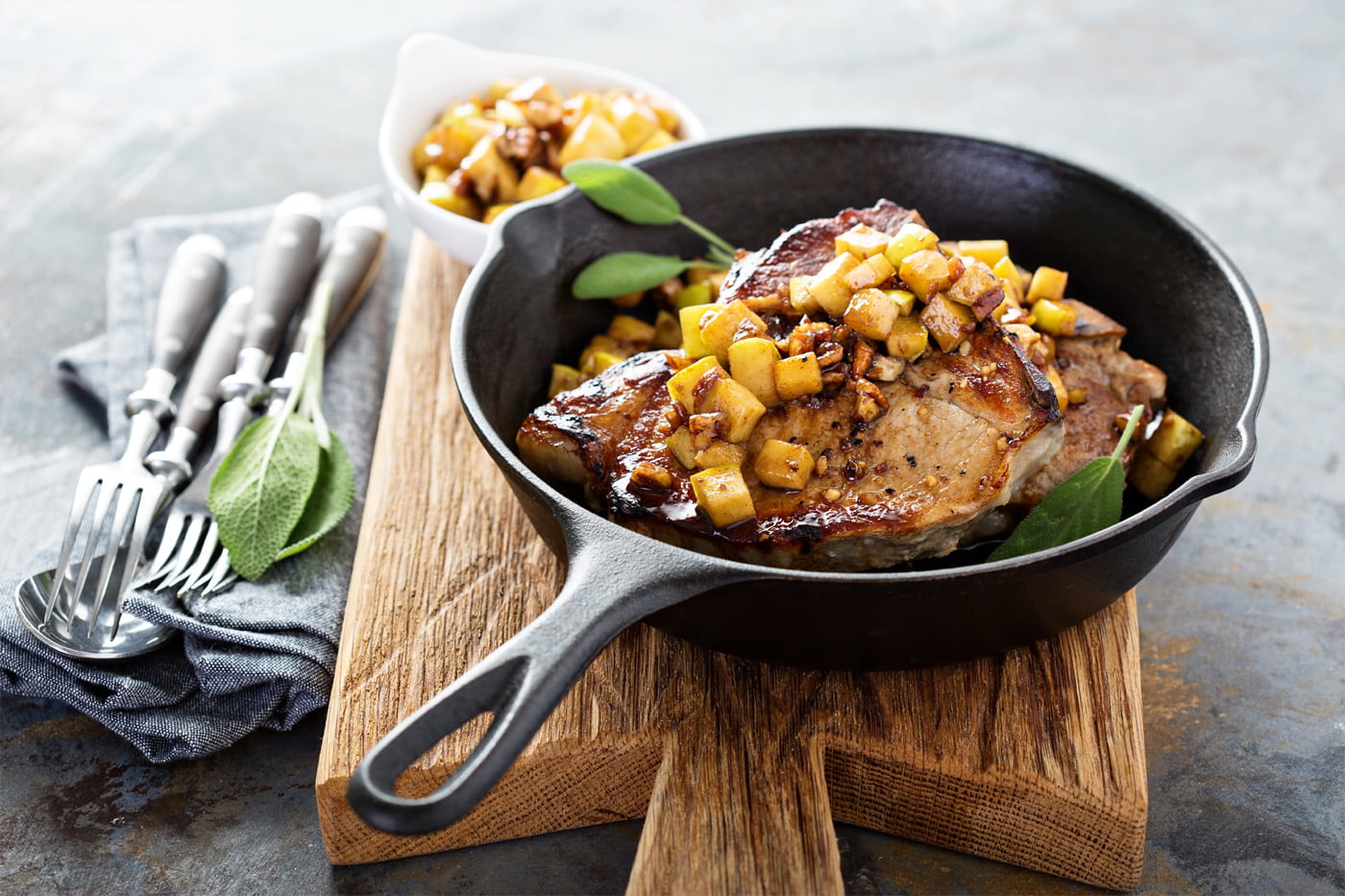 Pork Chops with Cinnamon & Apple