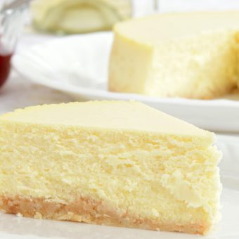 Creamy Slow Cooker Cheesecake