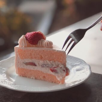 Super Easy Pink Lemonade Cake