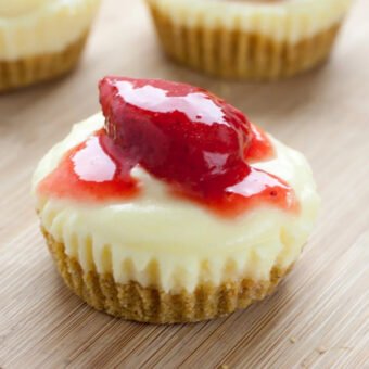 How To Make Mini ‘No Cook’ Strawberry Cheesecakes
