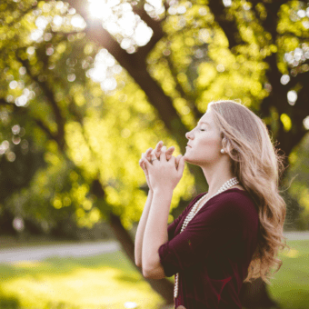 10 Short Night Prayers When Your Mind Won’t Switch Off