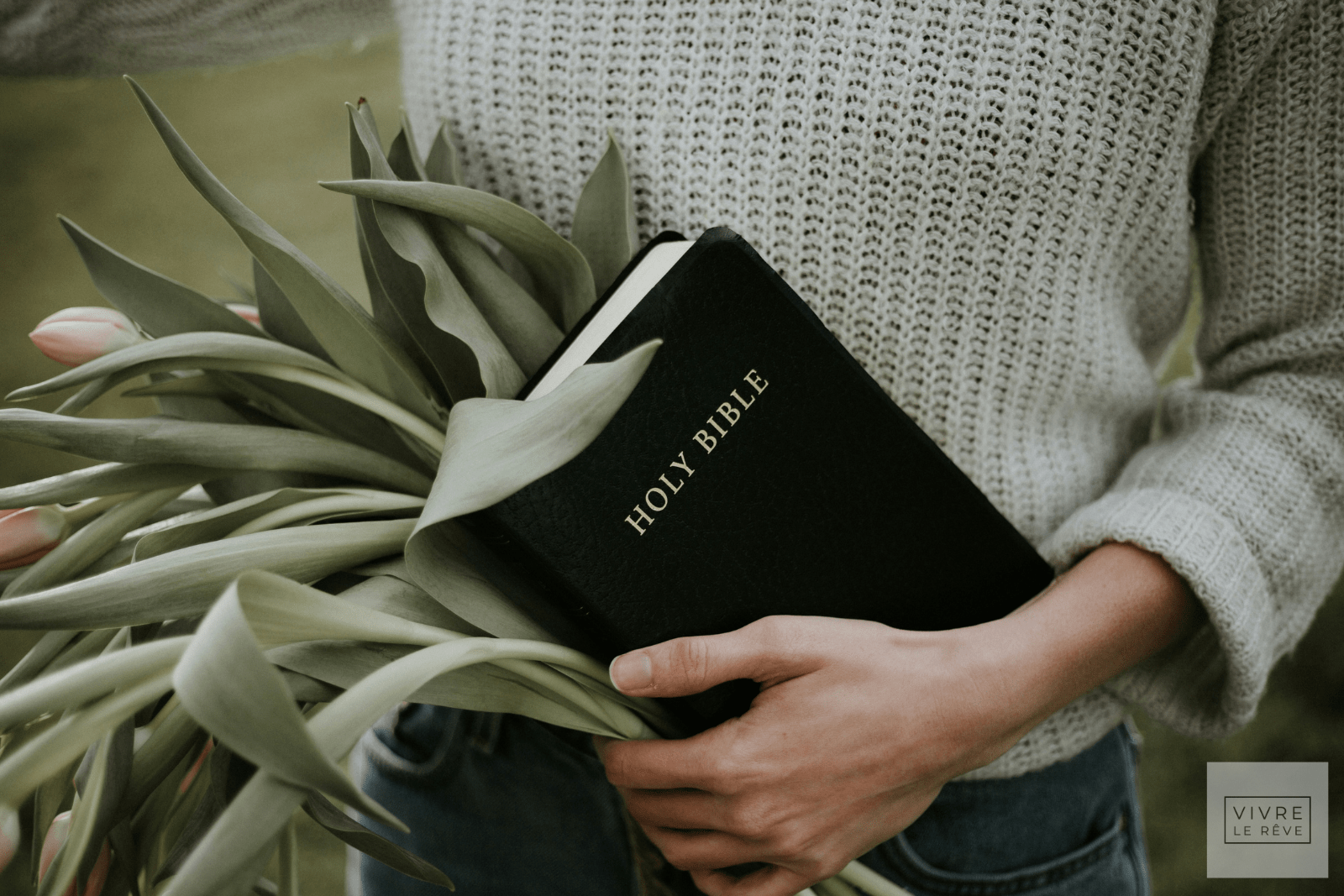 Finding Peace Before Sleep: A Reflection on Psalm 4:8 - Vivre Le Rêve